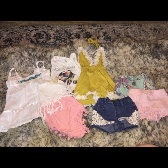 Lot of like new baby clothes - Picture 1 of 4
